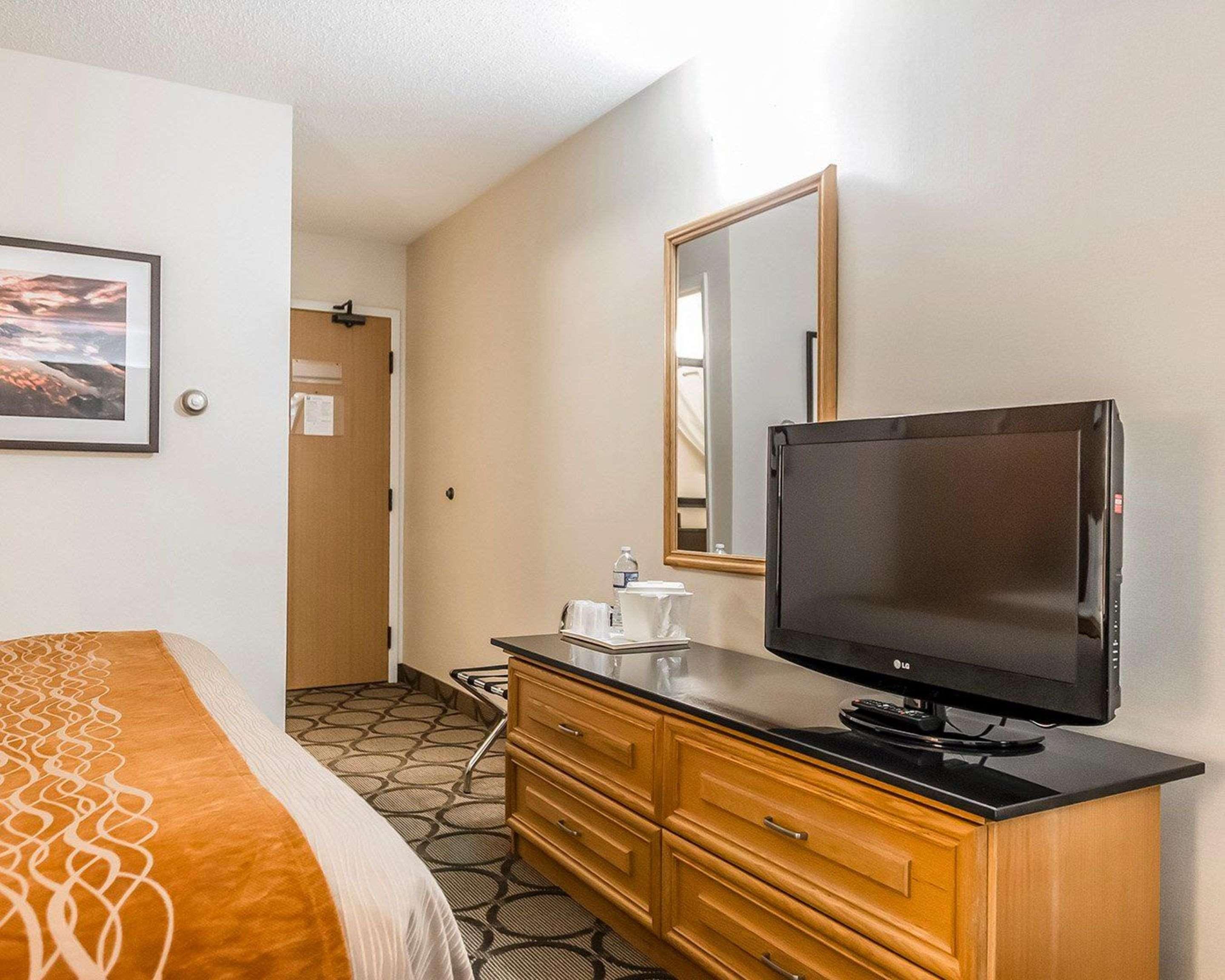 Comfort Inn Ривьер-дю-Лу Экстерьер фото