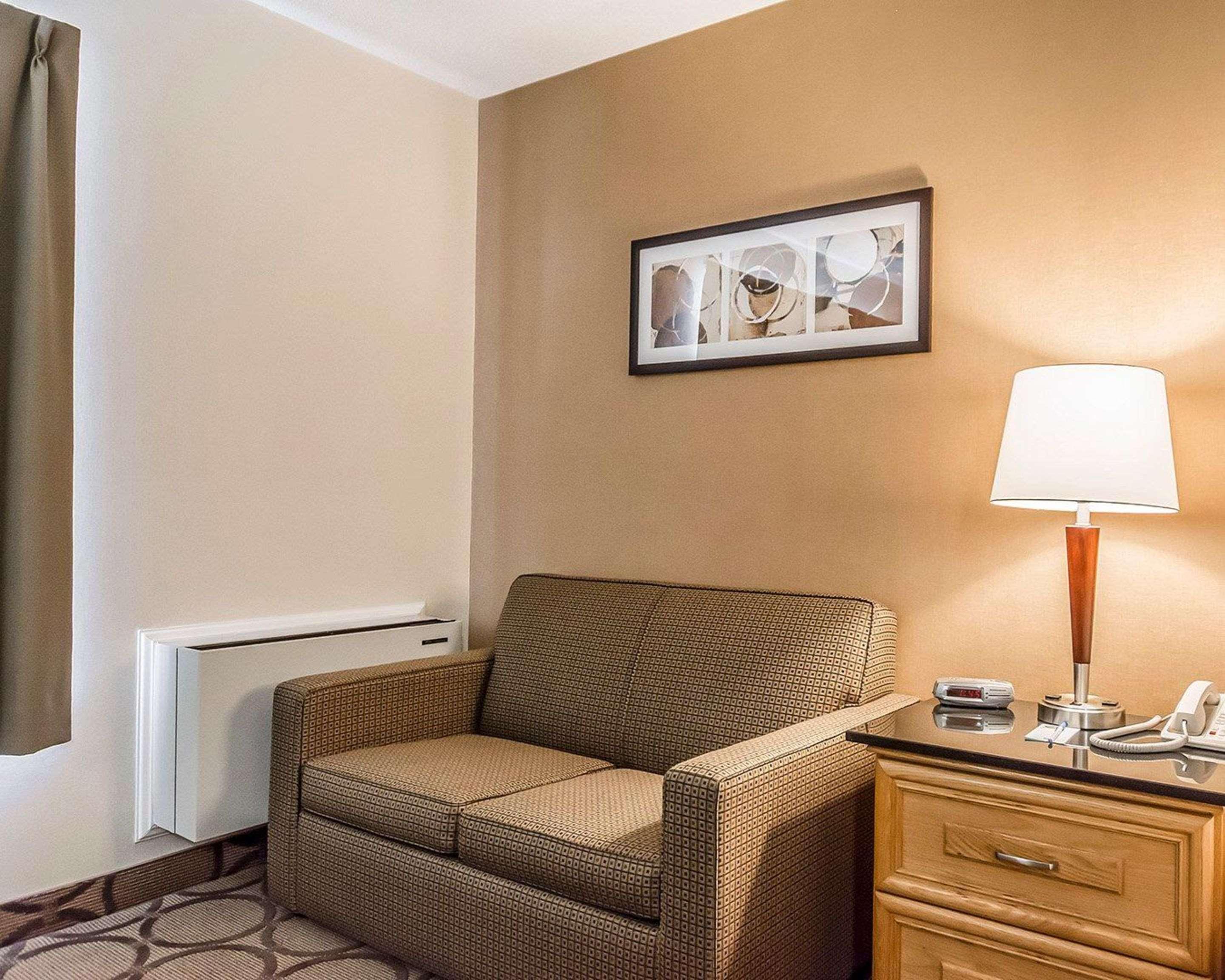 Comfort Inn Ривьер-дю-Лу Экстерьер фото