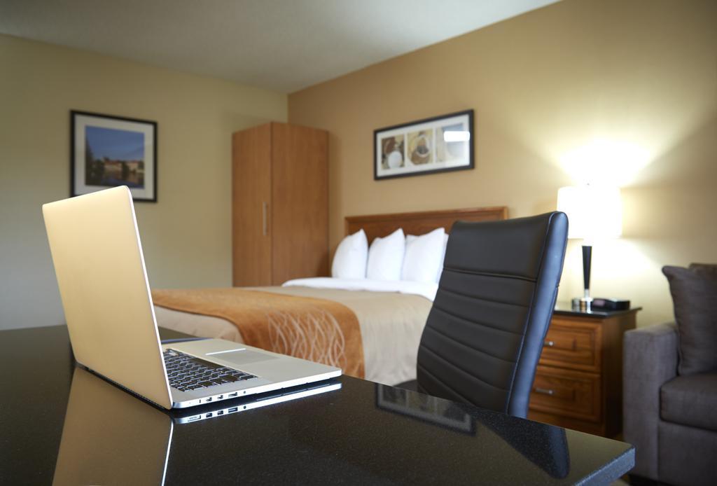 Comfort Inn Ривьер-дю-Лу Экстерьер фото